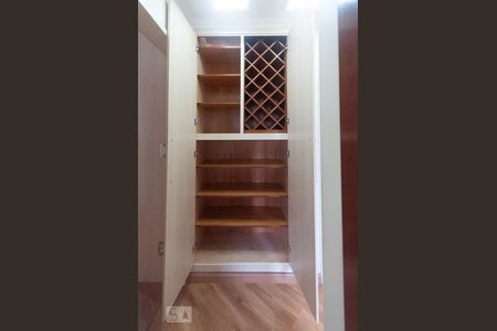 Apartamento à venda com 100m², 3 quartos e 2 vagas Apartamento à venda com 100m², 3 quartos e 2 vagasCorredor - Armário Aberto