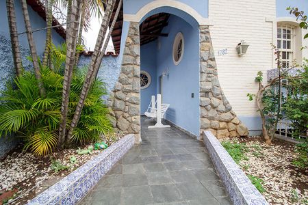 Casa à venda com 204m², 4 quartos e 2 vagasFachada