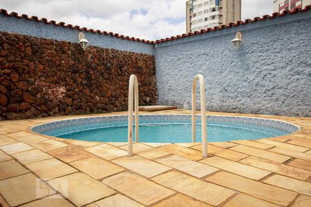 Casa à venda com 204m², 4 quartos e 2 vagasPiscina