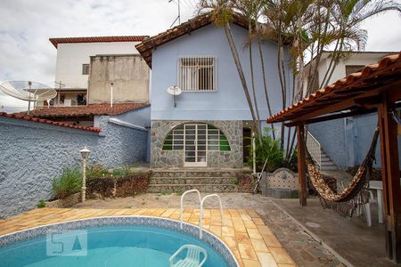 Casa à venda com 204m², 4 quartos e 2 vagasPiscina