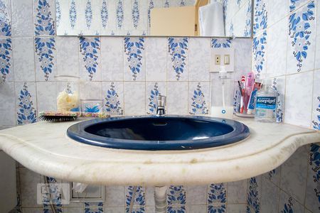 Casa à venda com 204m², 4 quartos e 2 vagasBanheiro