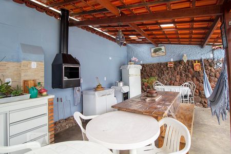 Casa à venda com 204m², 4 quartos e 2 vagasChurrasqueira