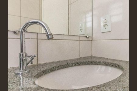 Banheiro de apartamento para alugar com 3 quartos, 63m² em Maria Virgínia, Belo Horizonte