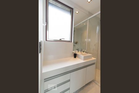 Banheiro de apartamento para alugar com 1 quarto, 90m² em Cidade Monções, São Paulo