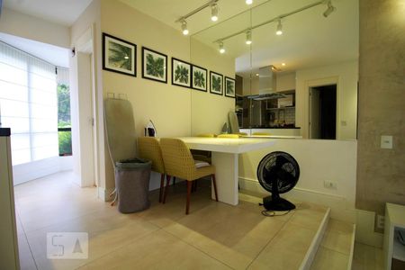 Apartamento para alugar com 84m², 1 quarto e 2 vagasSala