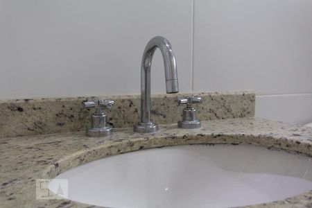 Banheiro de apartamento à venda com 2 quartos, 74m² em Jardim Ampliação, São Paulo