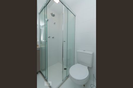 Apartamento para alugar com 70m², 2 quartos e 1 vaga Apartamento para alugar com 70m², 2 quartos e 1 vagaBanheiro da suíte