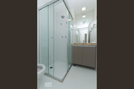 Banheiro social de apartamento para alugar com 2 quartos, 70m² em Jardim Prudência, São Paulo