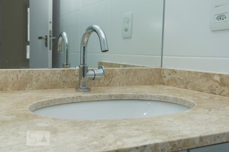 Banheiro social de apartamento para alugar com 2 quartos, 70m² em Jardim Prudência, São Paulo