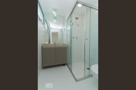 Apartamento para alugar com 70m², 2 quartos e 1 vaga Apartamento para alugar com 70m², 2 quartos e 1 vagaBanheiro da suíte