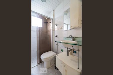 Banheiro social de apartamento para alugar com 2 quartos, 45m² em Vila Campestre, São Paulo