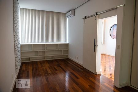 Suíte de apartamento à venda com 3 quartos, 160m² em Leme, Rio de Janeiro