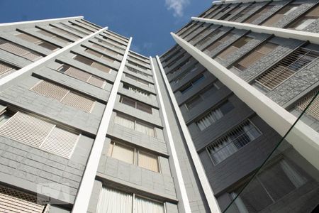 Apartamento à venda com 60m², 2 quartos e 1 vaga Apartamento à venda com 60m², 2 quartos e 1 vagaFachada