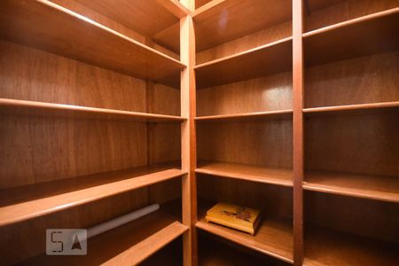 Armário do corredor de apartamento para alugar com 4 quartos, 352m² em Jardim Ampliação, São Paulo