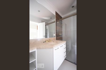 Banheiro suíte 3 de apartamento para alugar com 4 quartos, 352m² em Jardim Ampliação, São Paulo