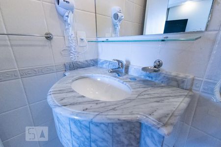 Banheiro  de apartamento para alugar com 1 quarto, 33m² em Itaim Bibi, São Paulo