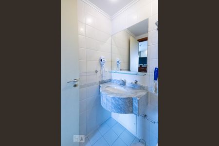 Banheiro de apartamento para alugar com 1 quarto, 33m² em Itaim Bibi, São Paulo