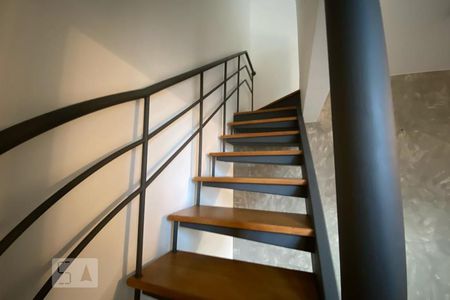 Apartamento à venda com 64m², 1 quarto e 2 vagasEscada