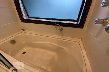 Apartamento à venda com 64m², 1 quarto e 2 vagasBanheira