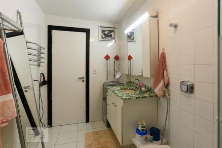 Apartamento para alugar com 125m², 2 quartos e 1 vaga Apartamento para alugar com 125m², 2 quartos e 1 vagaBanheiro