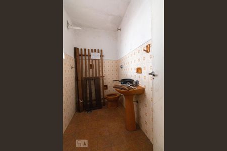 Casa à venda com 270m², 3 quartos e 2 vagas Casa à venda com 270m², 3 quartos e 2 vagasBanheiro da edicula