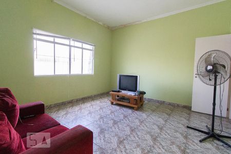 Casa à venda com 270m², 3 quartos e 2 vagas Casa à venda com 270m², 3 quartos e 2 vagasSala