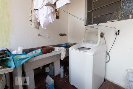 Casa à venda com 270m², 3 quartos e 2 vagas Casa à venda com 270m², 3 quartos e 2 vagasÁrea de serviço