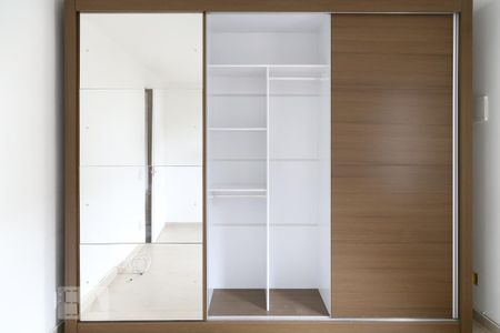 Quarto 1 de casa para alugar com 2 quartos, 70m² em Parque Vitória, São Paulo