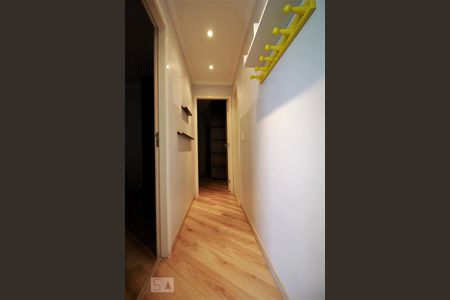 Corredor de apartamento para alugar com 2 quartos, 58m² em Vila Gomes, São Paulo
