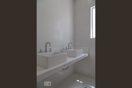 Banheiro de casa para alugar com 3 quartos, 190m² em Cambuci, São Paulo
