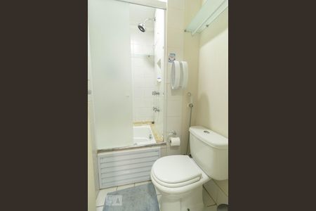 Banheiro de apartamento para alugar com 1 quarto, 60m² em Nova Piraju, São Paulo