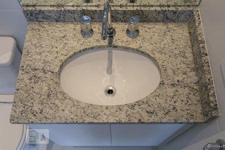 Detalhe do banheiro de kitnet/studio para alugar com 1 quarto, 28m² em Aclimação, São Paulo