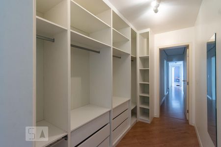 Casa para alugar com 294m², 5 quartos e 2 vagasSuíte 1 - closet