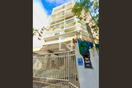 Apartamento para alugar com 280m², 4 quartos e 3 vagasFachada com cartaz QA.