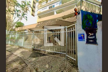 Apartamento para alugar com 280m², 4 quartos e 3 vagasFachada com cartaz QA.