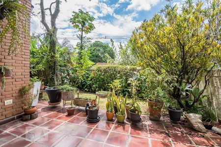 Casa à venda com 250m², 4 quartos e 4 vagas Casa à venda com 250m², 4 quartos e 4 vagasQuintal