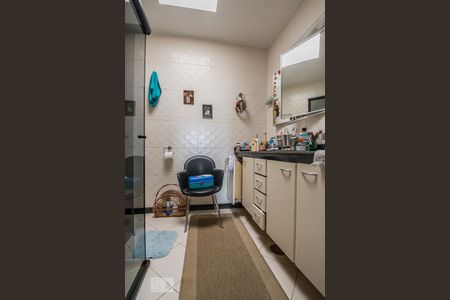 Casa à venda com 250m², 4 quartos e 4 vagas Casa à venda com 250m², 4 quartos e 4 vagasBanheiro Suíte