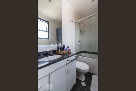Banheiro suíte 1 de apartamento para alugar com 3 quartos, 116m² em Vila Romana, São Paulo