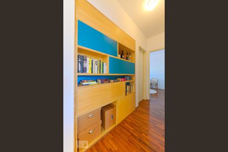 Corredor de apartamento para alugar com 2 quartos, 85m² em Pinheiros, São Paulo