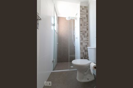 Banheiro de apartamento para alugar com 2 quartos, 57m² em Continental, Osasco