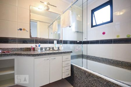 Banheiro Suíte 1 de apartamento à venda com 3 quartos, 156m² em Vila Suzana, São Paulo