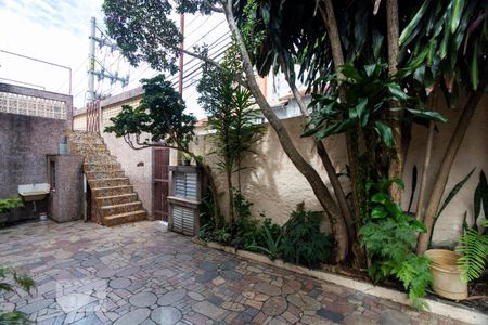 Casa para alugar com 200m², 3 quartos e 2 vagasQuintal - Entrada