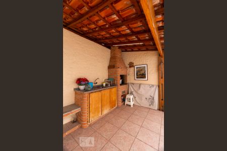 Casa para alugar com 200m², 3 quartos e 2 vagasQuintal com churasqueira