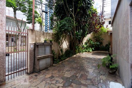 Casa para alugar com 200m², 3 quartos e 2 vagasQuintal - Entrada