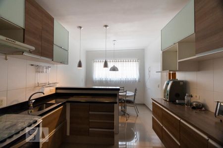 Casa para alugar com 200m², 3 quartos e 2 vagasCozinha