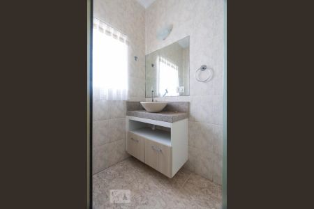 Casa para alugar com 200m², 3 quartos e 2 vagasBanheiro social