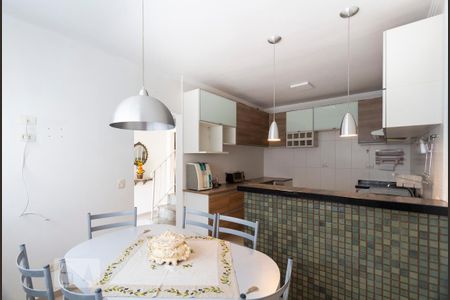 Casa para alugar com 200m², 3 quartos e 2 vagasCozinha