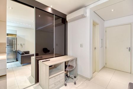 Sala de apartamento para alugar com 1 quarto, 70m² em Vila Olimpia, São Paulo