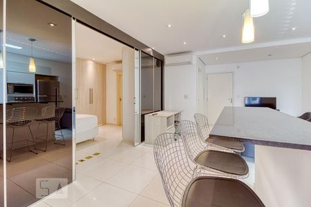 Sala de apartamento para alugar com 1 quarto, 70m² em Vila Olimpia, São Paulo