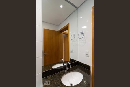 Apartamento para alugar com 65m², 2 quartos e 2 vagasBanheiro Social